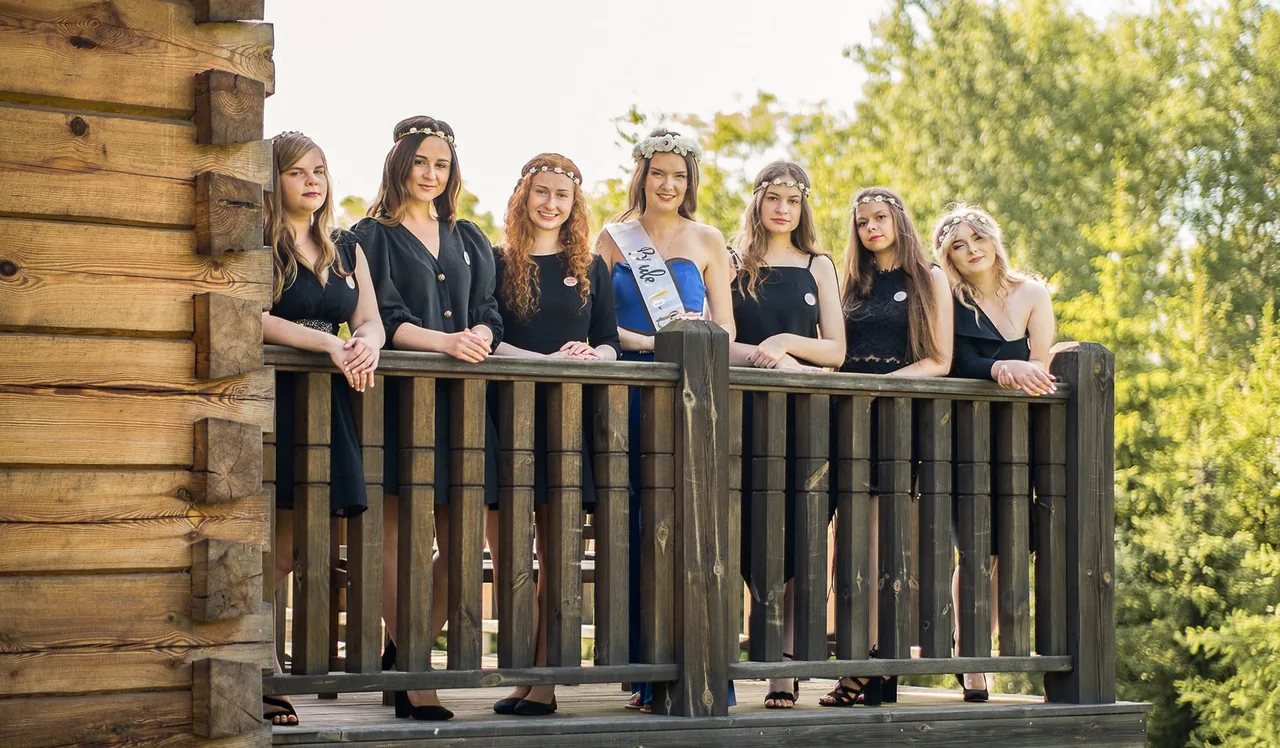 Sesja z wieczoru panieńskiego — fotograf Tobiasz Kaczmarczyk, Żuromin, zdjęcie 1