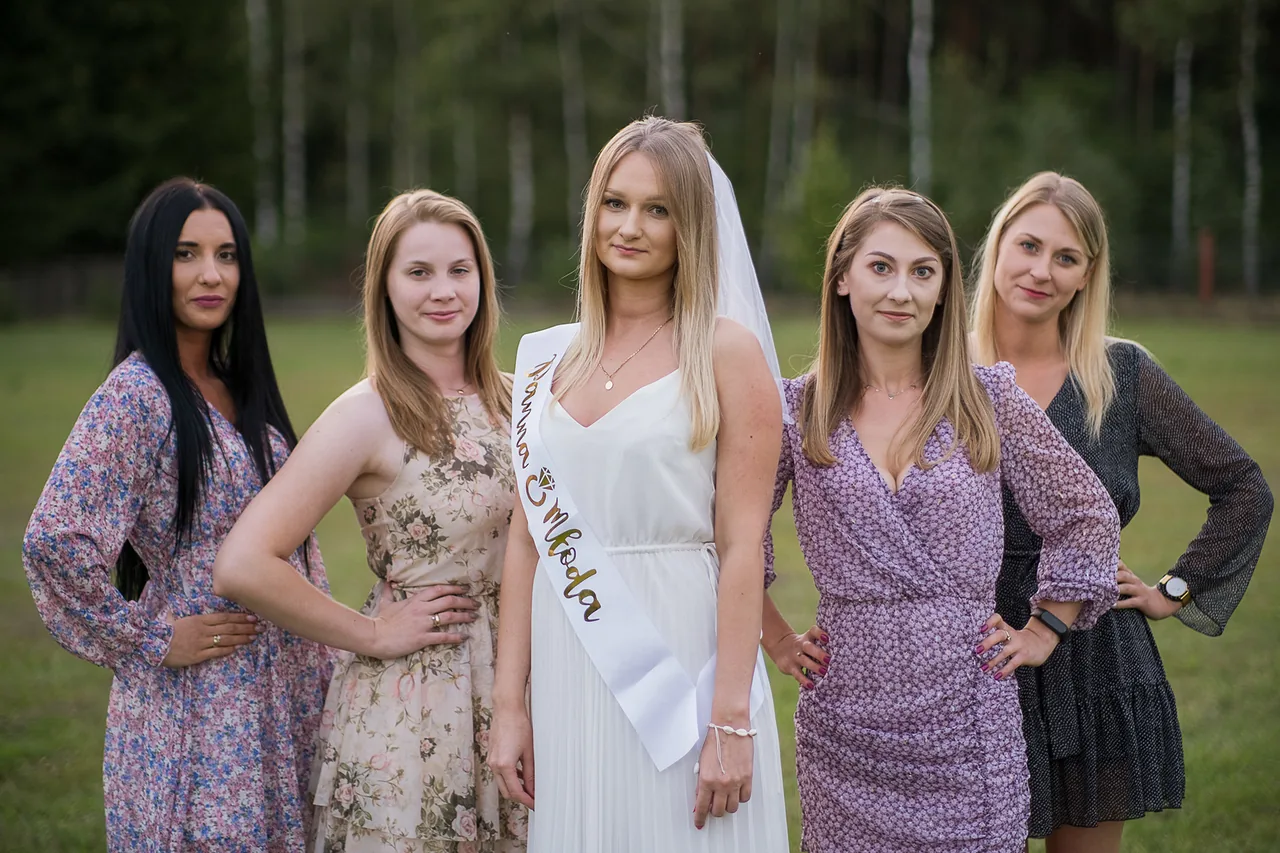 Sesja z wieczoru panieńskiego — fotograf Tobiasz Kaczmarczyk, Żuromin, zdjęcie 4