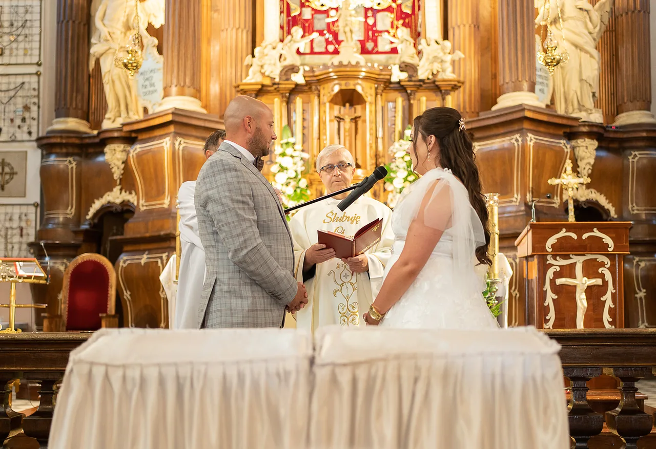 Reportaż ślubny, wybrane kadry — fotograf Tobiasz Kaczmarczyk, Żuromin, zdjęcie 2